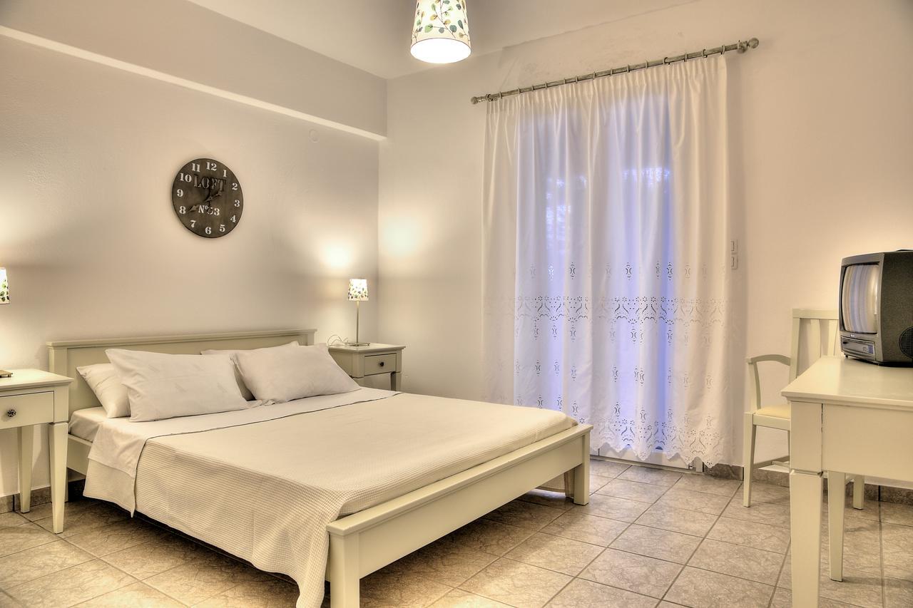 Tzane Studios & Apartments - Steps Away From Golden Beach Хриси-Акти Экстерьер фото